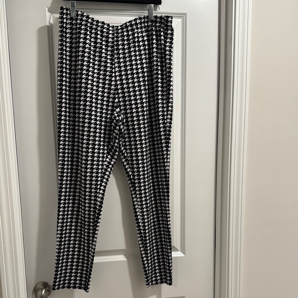 SHEIN Black and White Houndstooth Straight Leg Pants